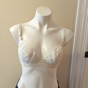Vintage Priceless Union Made cream lace bra size 38 C